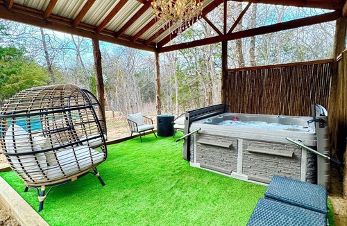 Valley View Cabin | Morning Star - Western Charm and Monkey Magic!