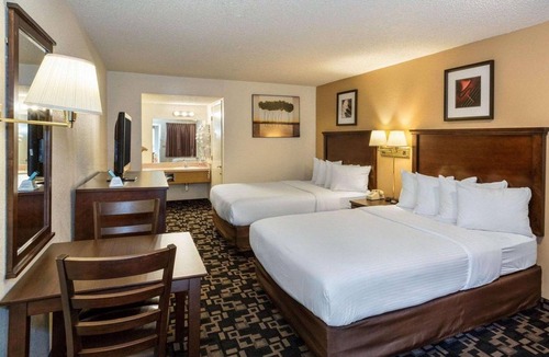 Cornwall Park Hotel | MorningGlory Inn & Suites