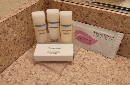 Cornwall Park Hotel | MorningGlory Inn & Suites