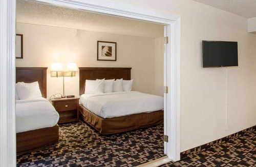 Cornwall Park Hotel | MorningGlory Inn & Suites