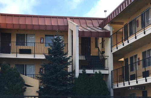 Cornwall Park Hotel | MorningGlory Inn & Suites