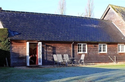 Romsey Cottage | MORNINGSIDE, pet friendly, character holiday cottage in Romsey