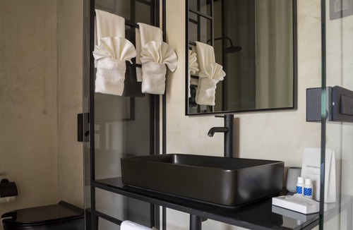 Cove Tri Zala (Zrnovo) Bed & Breakfast | Moro Inn