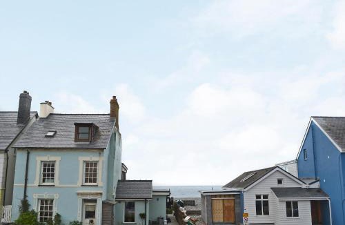 Borth House | Morolwg