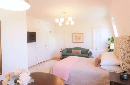 Parkside Hotel | Morrill Mansion Inn | 4 | Self Check In | Parking