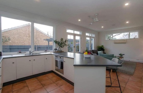 Cumberland Park House | Morris and Eaton Cottages - 3BR WiFi Parking