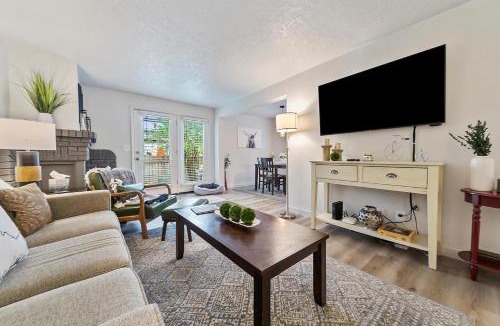 Depot Bench House | Morris Hill Morrison