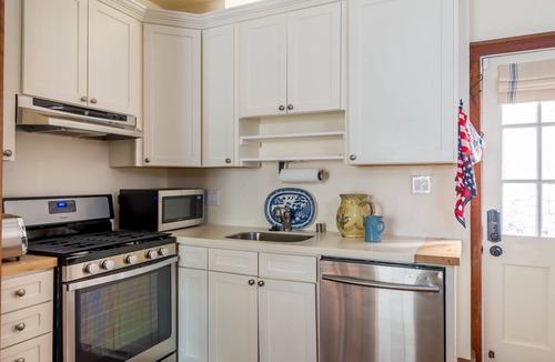 Northside District House | Morrison Cabin Offers The Finest Interiors, Unique History & Very Best Location
