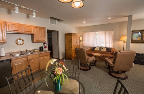 Merlin Cabin | Morrison's Rogue River Lodge