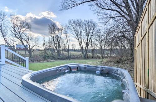 Lovettsville House | Morrisonville Manor with Fire Pit and Hot Tub!