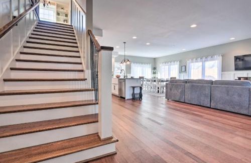Lovettsville House | Morrisonville Manor with Fire Pit and Hot Tub!