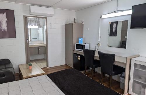 Morwell Hotel | Morwell Parkside Motel