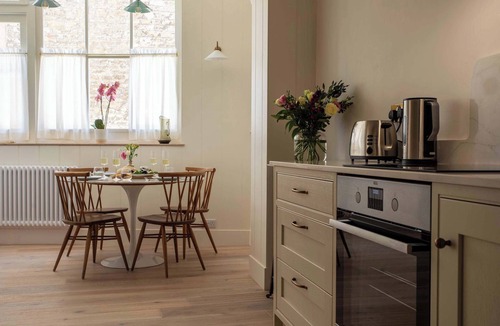 Wellow House | Moss Cottage - Charming Village Retreat