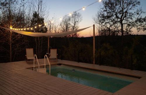 Oakhurst House | Moss - Zen Mirror Cabin, Pool, Sunset Views, Firepit