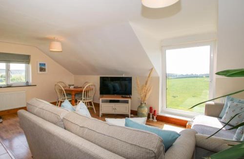 Bromlow House | Mossy Lodge