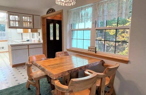 Packwood Cabin | Mossy Moose Cabin | Near White Pass & Mt Rainier