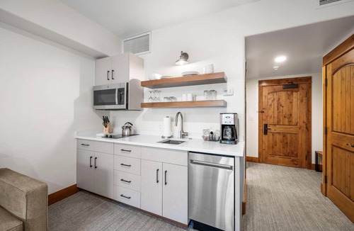 Tamarack Apartment | Mossy Oak | Includes Two 1-Day Lift Tickets