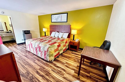 Iola Hotel | Most Affordable Motel Rooms in Iola - Regency Inn iola