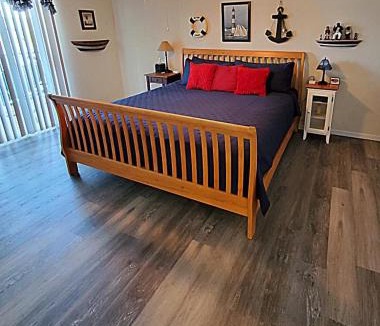 Kaiser Apartment | Most Exquisite View on the Lake! USA Themed fun condo! Host dedicated to creating your next memorable vacation!