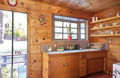 The Village Cottage | Most Romantic Cabin in Big Bear ! Dogs, Hot Tub!