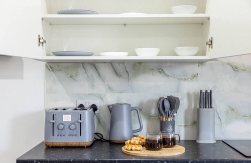 Cradley Apartment | Mostly Booked! Apartment Studio SmartTv Parking