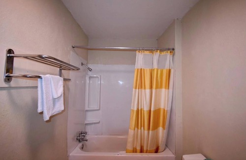 Baytown Hotel | Motel 19 By Capital O Baytown I-10
