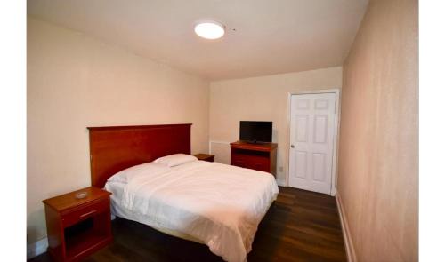 Baytown Hotel | Motel 19 By Capital O Baytown I-10