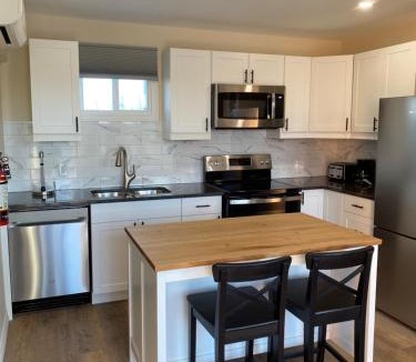 Cookstown Hotel | Motel 400 & Suites