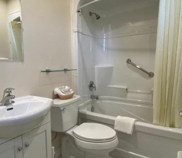 Cookstown Hotel | Motel 400 & Suites