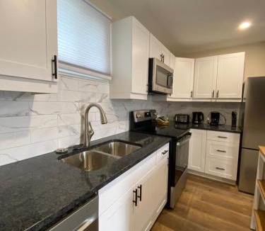 Cookstown Hotel | Motel 400 & Suites