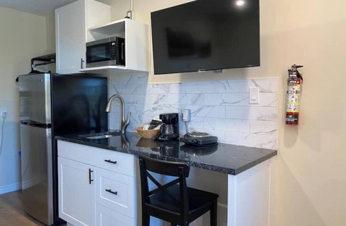 Cookstown Hotel | Motel 400 & Suites Single Kitchenette Unit D