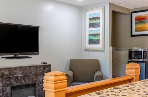 Aberdeen Hotel | Motel 6 – Aberdeen, WA