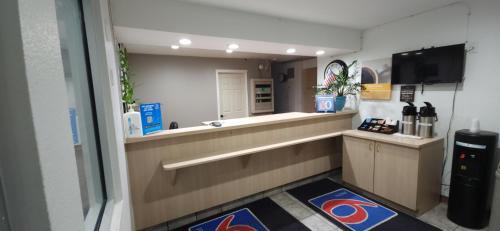 Alamogordo Hotel | Motel 6-Alamogordo, NM