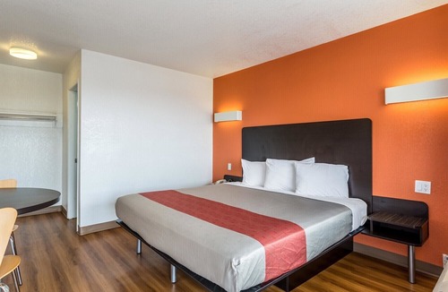 Canyon Acres Hotel | Motel 6 Albuquerque, NM - Northeast