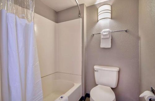 Northeast Heights Hotel | Motel 6-Albuquerque, NM - Carlisle