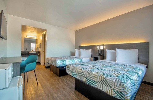 Northeast Heights Hotel | Motel 6 Albuquerque, NM - Carlisle