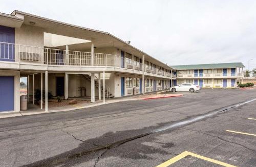 Canyon Acres Hotel | Motel 6 Albuquerque Northeast