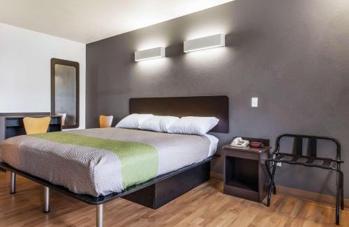 Alexandria Hotel | Motel 6-Alexandria, LA - South