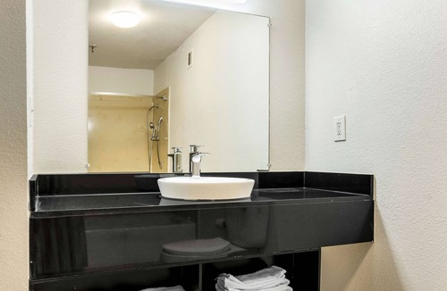 Alexandria Hotel | Motel 6 Alexandria, LA - South