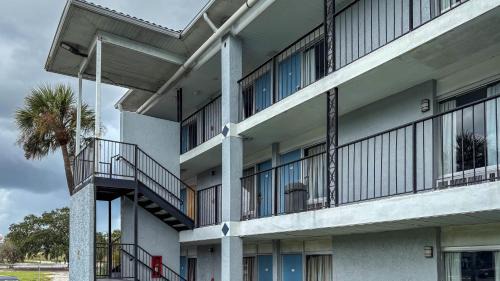 Altamonte Springs Hotel | Motel 6 Altamonte Springs FL