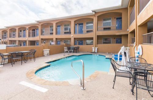 Alvarado Hotel | Motel 6 Alvarado TX