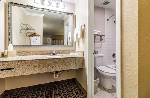 Alvin Hotel | Motel 6 Alvin, TX