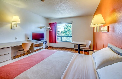 Amherst Hotel | Motel 6 Amherst, NY - Buffalo
