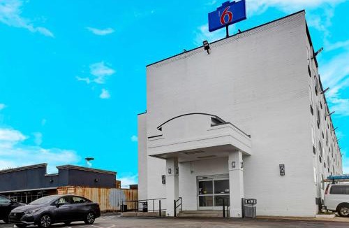 Central Arlington Hotel | Motel 6 Arlington TX Entertainment District