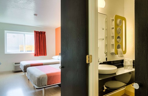 Arlington Heights Hotel | Motel 6 Arlington Heights, IL - Chicago North Central