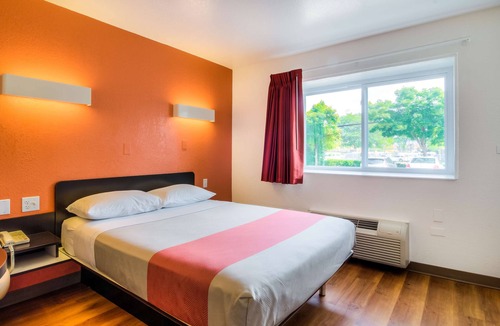 Arlington Heights Hotel | Motel 6 Arlington Heights, IL - Chicago North Central