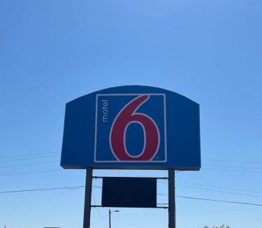 Artesia Hotel | Motel 6 Artesia, NM