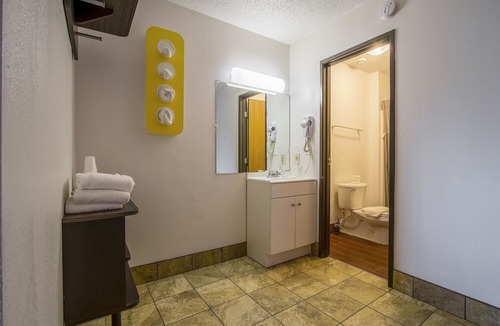 Ashland Hotel | Motel 6 Ashland, OH