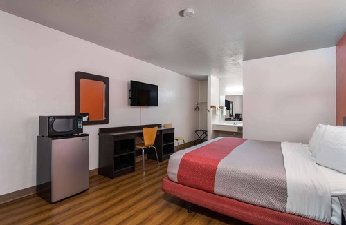 Gadsden Hotel | Motel 6 Attalla, AL