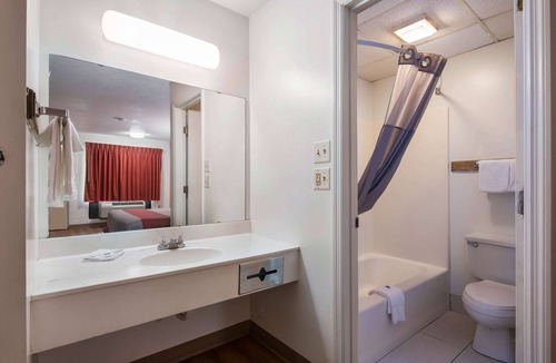 Gadsden Hotel | Motel 6 Attalla, AL